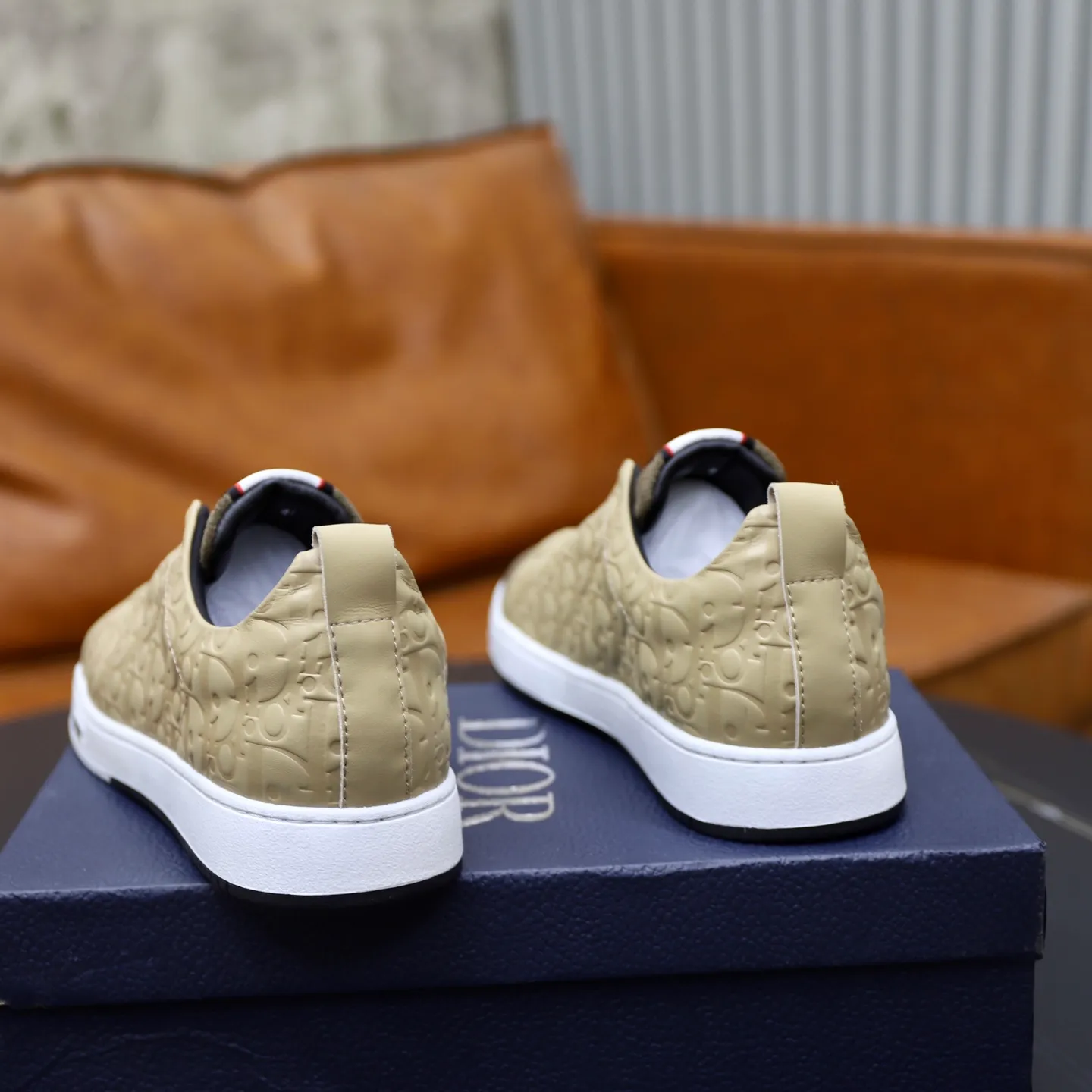Ex-factory price: 442💰🙅‍♂️🙅‍♂️🙅‍♂️ Brand: Dior DIOR Standard code: 38-44 (45 customized) Grade: Same as the official website Material: Original leather splicing, comfortable and breathable lining, original wear-resistant outsole Style category: Men's fashionable casual shoes, running shoes, noble luxury brand elements, top luxury Color: actual picture color